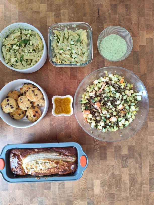 Salades et plats en boîtes