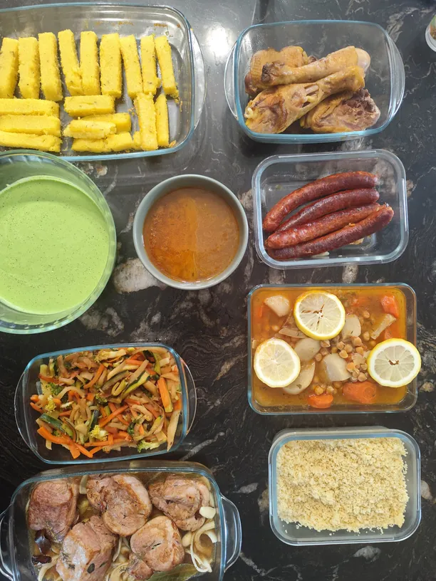 Plats variés en boîtes